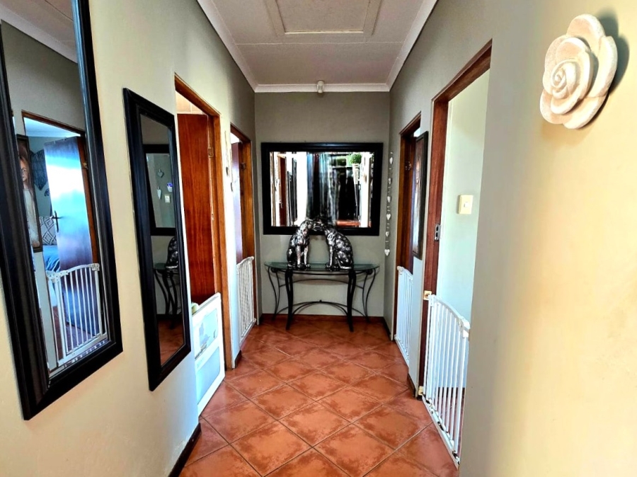 4 Bedroom Property for Sale in Paradise Beach Eastern Cape